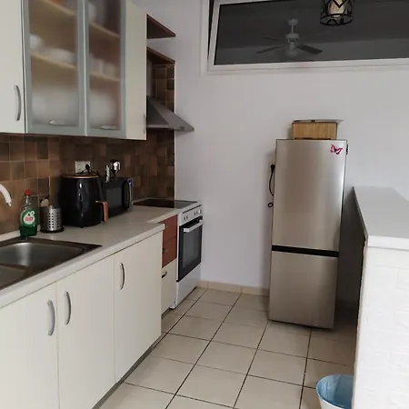 Sidro Spacious With Big Balcony Apartment