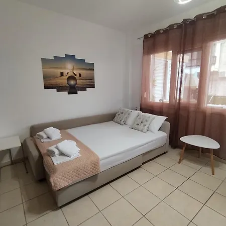 Sidro Spacious With Big Balcony Apartment